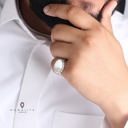 خاتم أنيق رجالي اللون فضي-أبيض (KR10) .