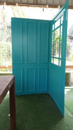 طلب الفنانة خلود