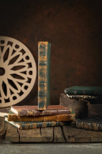 كتاب انتيك اسود