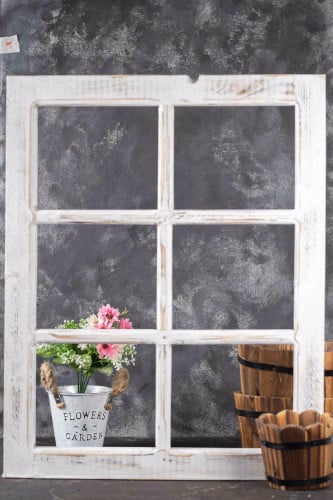 نافدة المادح بيضاء