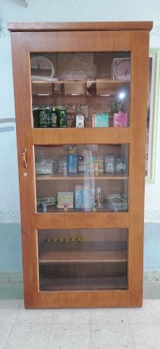 دولاب هدايا لمدرسة خمسة ارفف عرض متر وارتفاع مترين و ٢٠ وبالامكان توفيره بأي لون وبأي مقاس