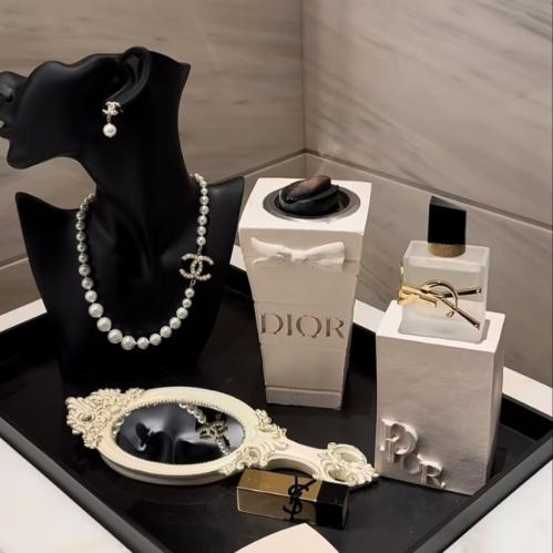 مبخرة ديور واستاند عطر ديور