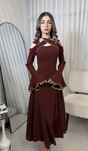 فستان برغند ي بربطه على الرقبه