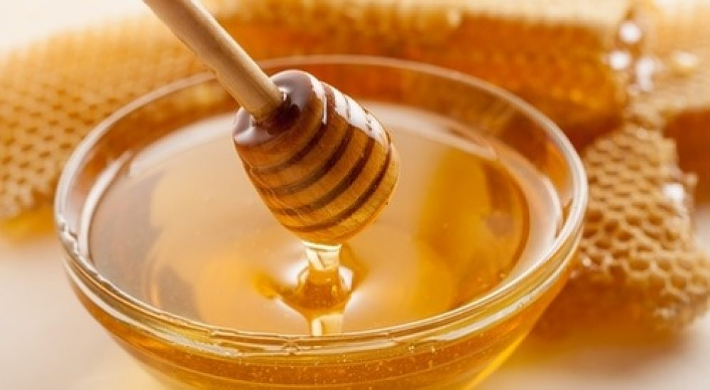 هل يمكن استخدام العسل في العناية بالبشرة؟