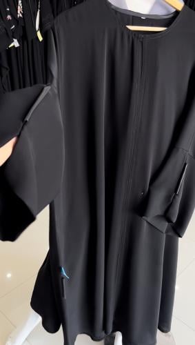 عبايه جاينيز بجلد اسود