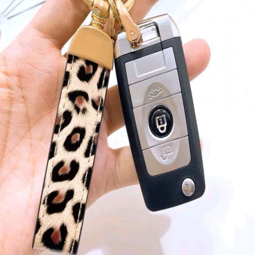 ميدالية مفاتيح سيارة نمط جلد الفهد - اكسسوارات سيارات نسائية