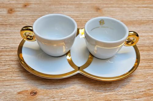 كوبين الصداقة والصحن التوأم كما اطلقو عليه لتخليد ذكرى الراحل وابن مؤسس آيلي Ernesto Illy