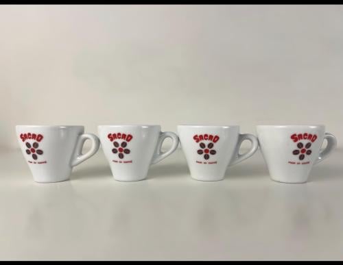 مجموعة 4 اكواب اسبريسو ديزاين مودينا من ipa بشعار "Sacao, fior di caffè" صنعت عام 1999م