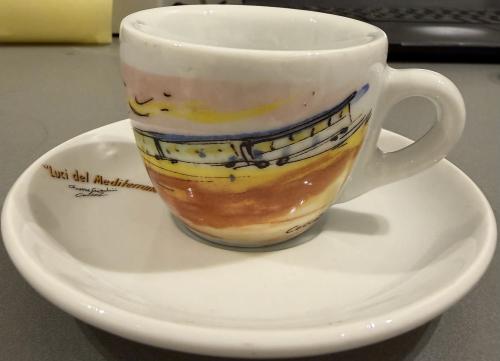 كوب اسبريسو من كوليكشن المصمم كيساري جارديني بتصاميم ورسومات من البحر المتوسط من ايبا