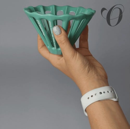 قمع دوتيك الأوكراني سيراميك مع القاعدة للترشيح