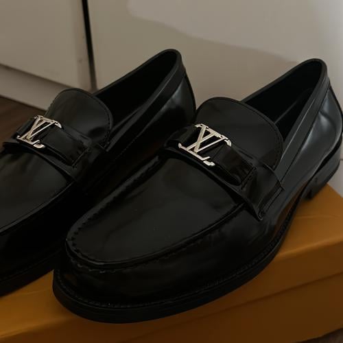 حذاء LV