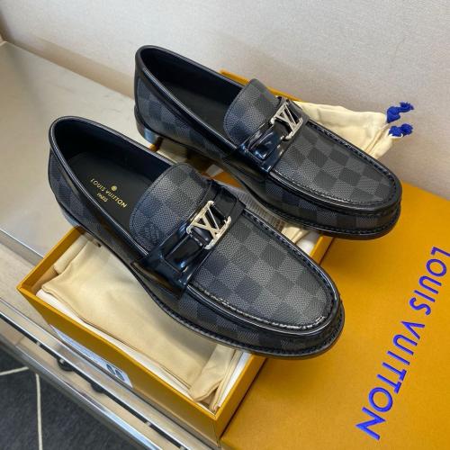 حذاء LV