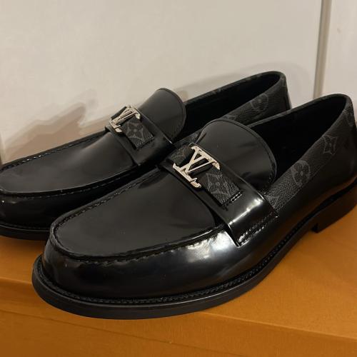 حذاء LV