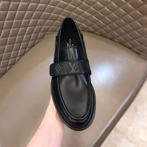 حذاء LV