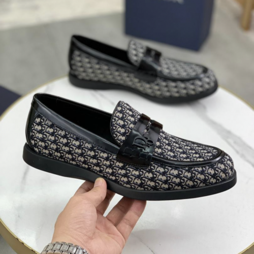 حذاء ديور