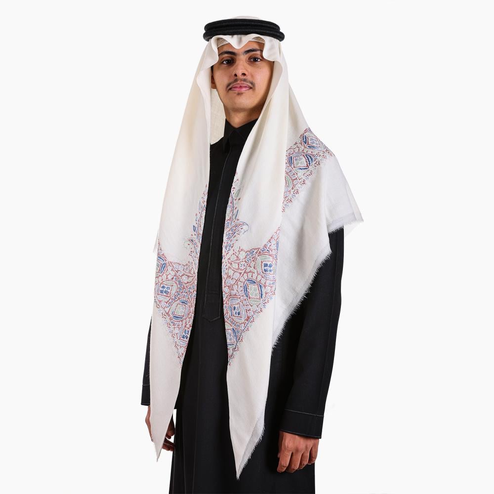 شال صوف كشميري سوبر ترمه ارضية لون بيج فاتح مطرز يدوياً بشكل مميز بمجموعة من النقشات المميزة D2