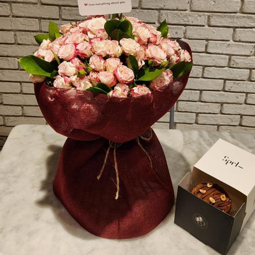 باقة ورد وكيك