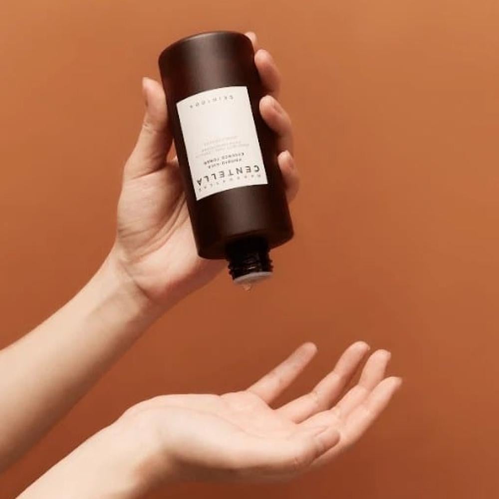 تونر لتوازن وتنظيف البشرة بعشبة السينتيلا من سكين 1004 - 210 مل