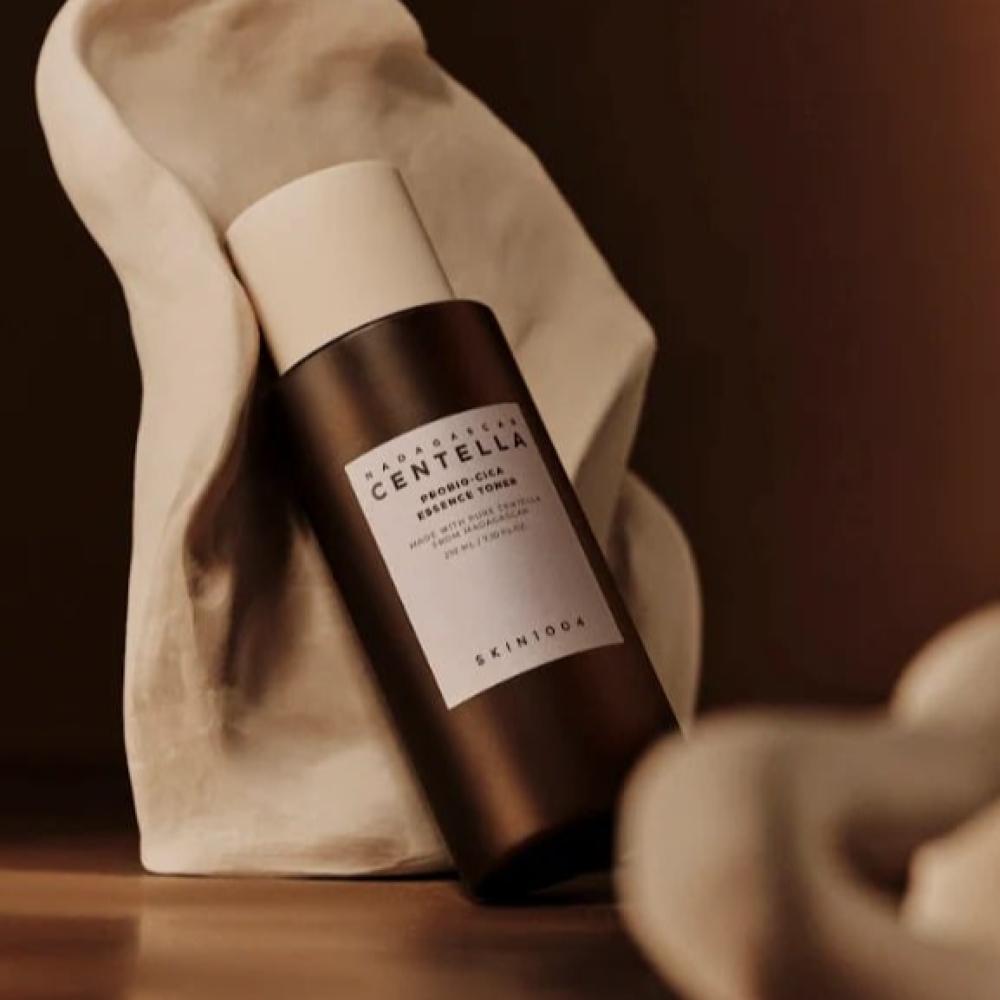 تونر لتوازن وتنظيف البشرة بعشبة السينتيلا من سكين 1004 - 210 مل