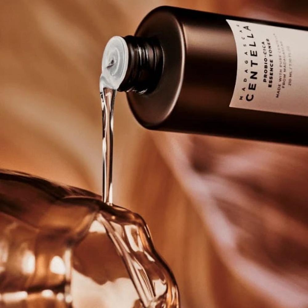 تونر لتوازن وتنظيف البشرة بعشبة السينتيلا من سكين 1004 - 210 مل