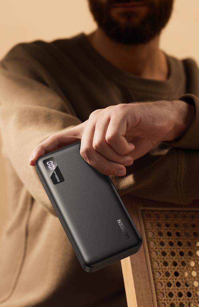 بطارية متنقلة بحجم 20000mAh وسرعة 20 واط وبثلاثة منافذ من UGREEN