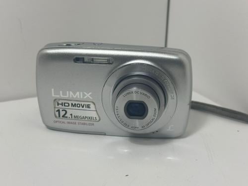 Panasonic Digital Camera (LUMIX)