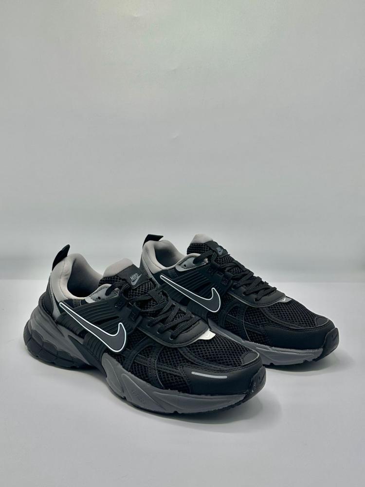 حذاء نايكي V2K run