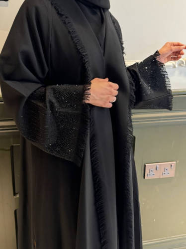 عباية سوداء كم تطريز 1014