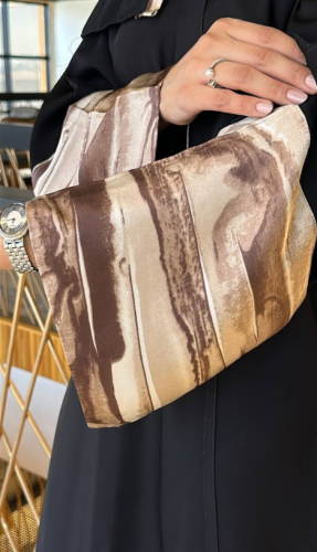 عبايات اكمام ملونه