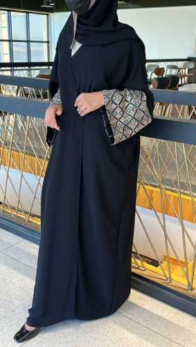 عبايات بأكمام واسعه