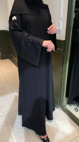 عبايه سوده مفتوحه