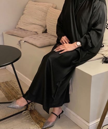 عبايه قماش ساتان