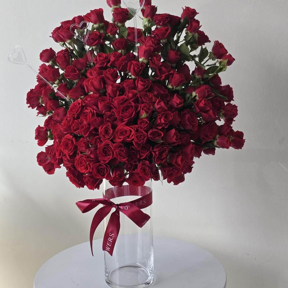 فازة ورد بيبي روز  باللون الاحمر