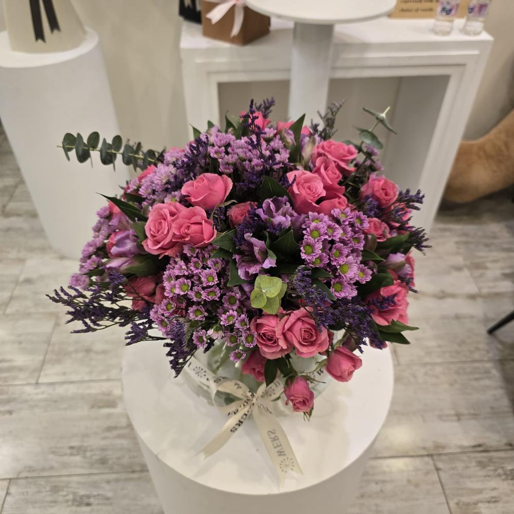 فازة ورد الاقحوان مع البيبي روز