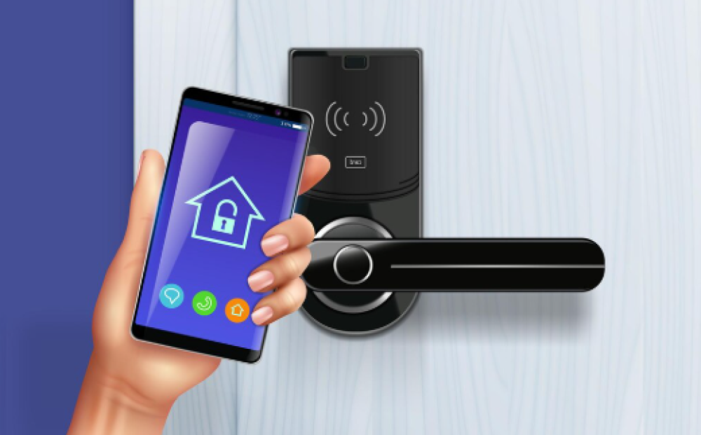 الأقفال الذكية مقابل الأقفال التقليدية: أيهما أفضل لحماية منزلك؟