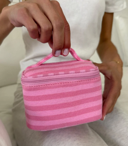 فوريbrandy melville makeup bag