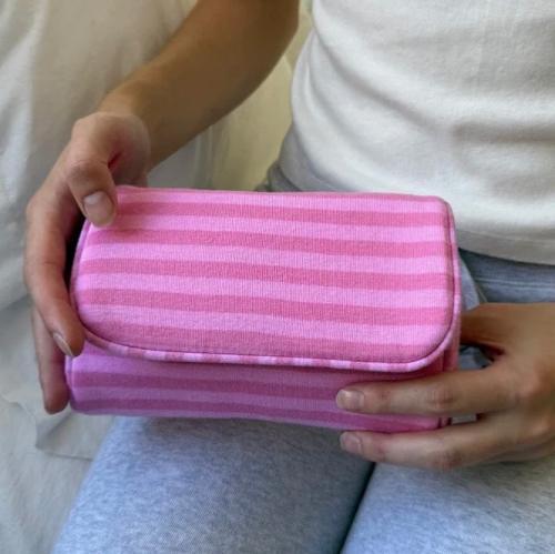 brandy melville MAKEUP BAGفوري