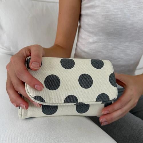 brandy melville MAKEUP BAGفوري