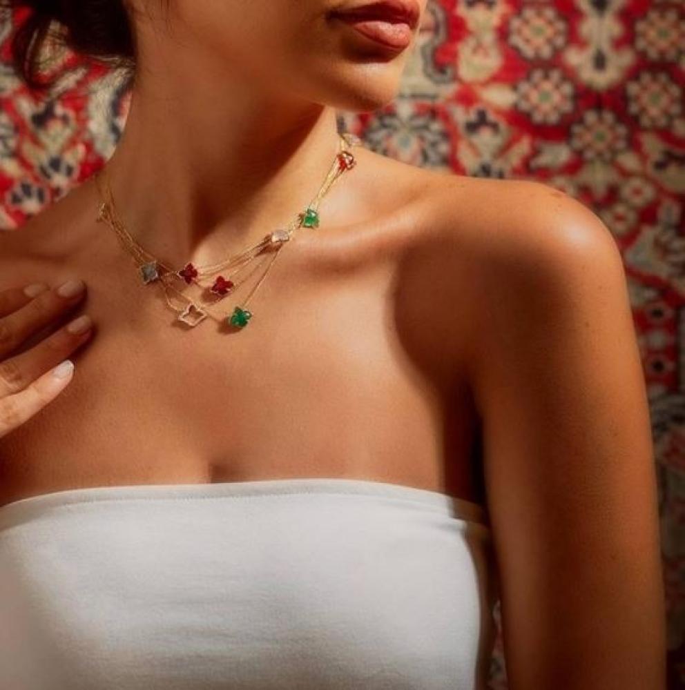 أفضل سلاسل ذهب فخمة وراقية مع تعليقات من الأحجار الكريمة والعقيق في ال