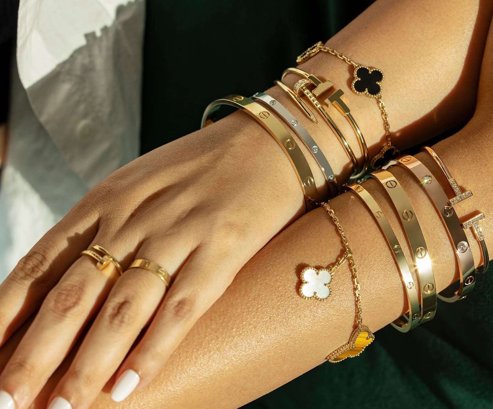 أساور Bracelets