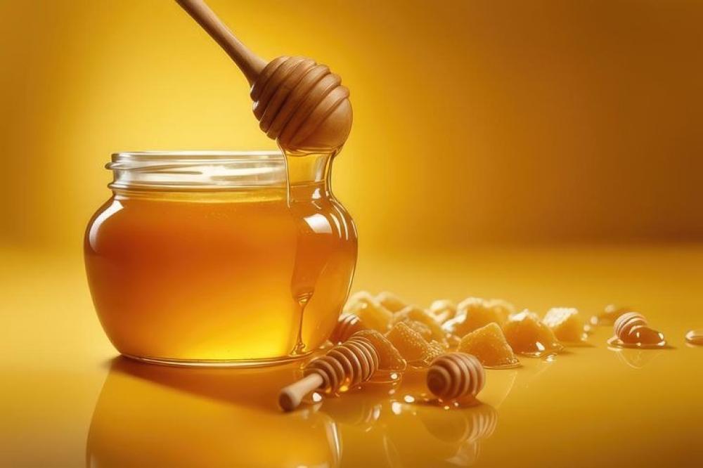 فوائد العسل الطبيعي على الريق: ماذا يقول العلم؟