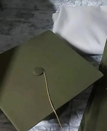 قبعة تخرج زبتي