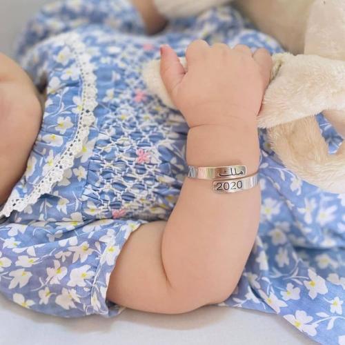 اسواره اطفال بالاسم وتاريخ الميلاد