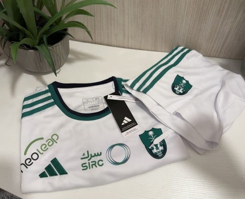 طقم الاهلي ابيض فئه اللاعبين اطفال