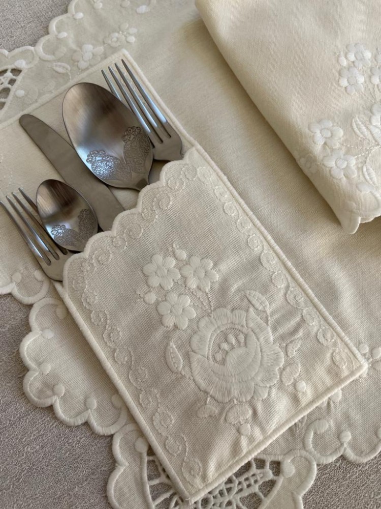 طقم مفرش طعام كتان