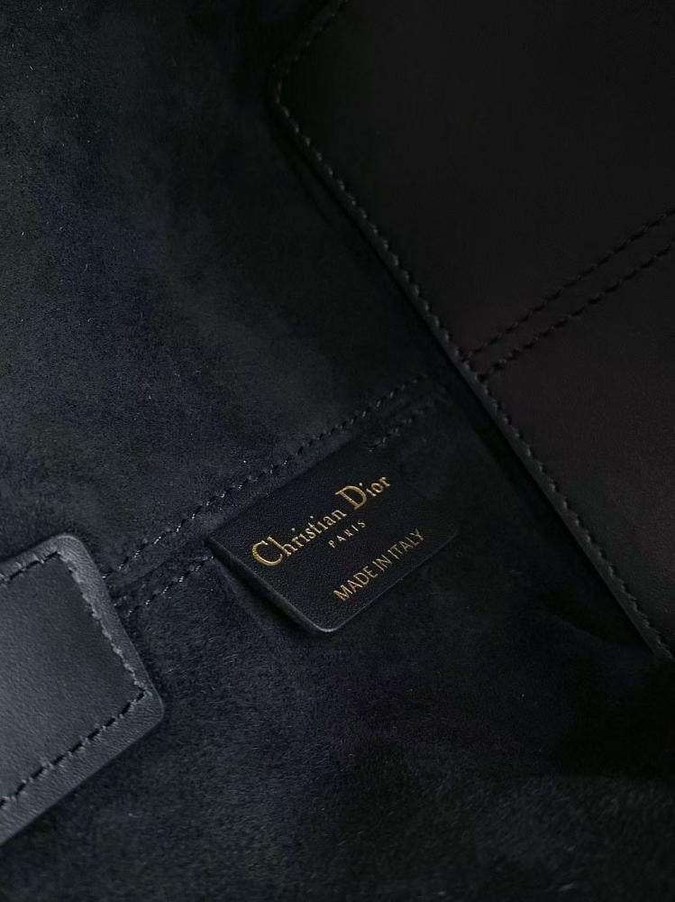 شنطة من ماركة ديور تقليد عالي الجودة