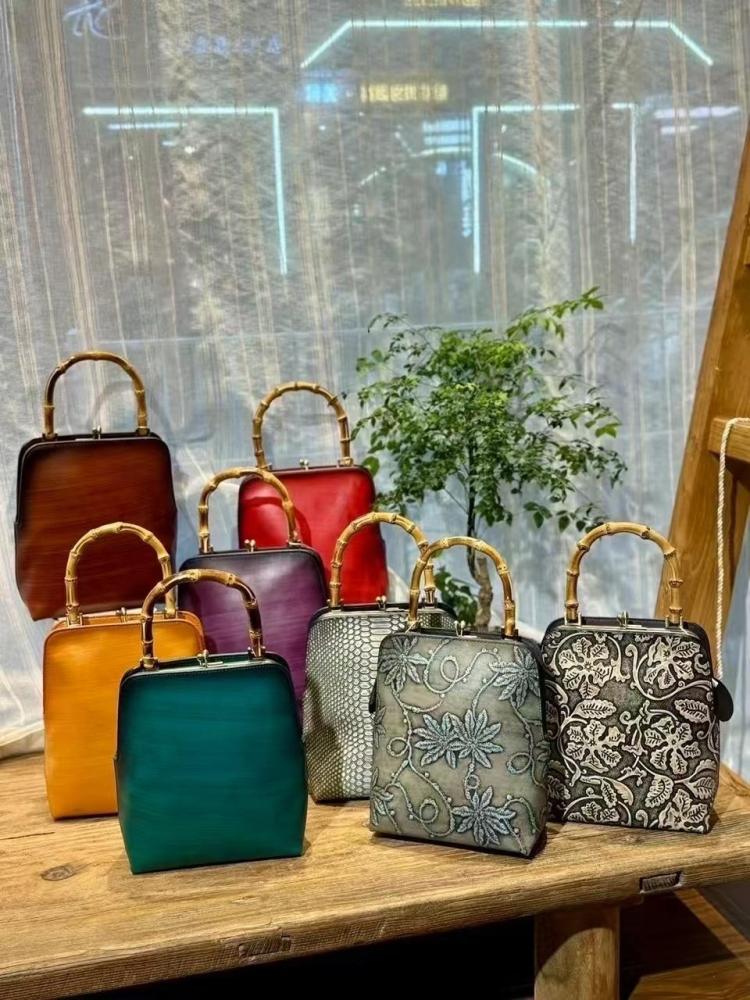 حقيبة مصنوعة من الجلد و الخيزران