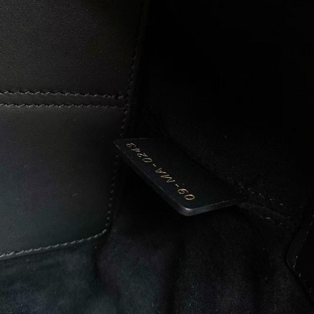 شنطة من ماركة ديور تقليد عالي الجودة