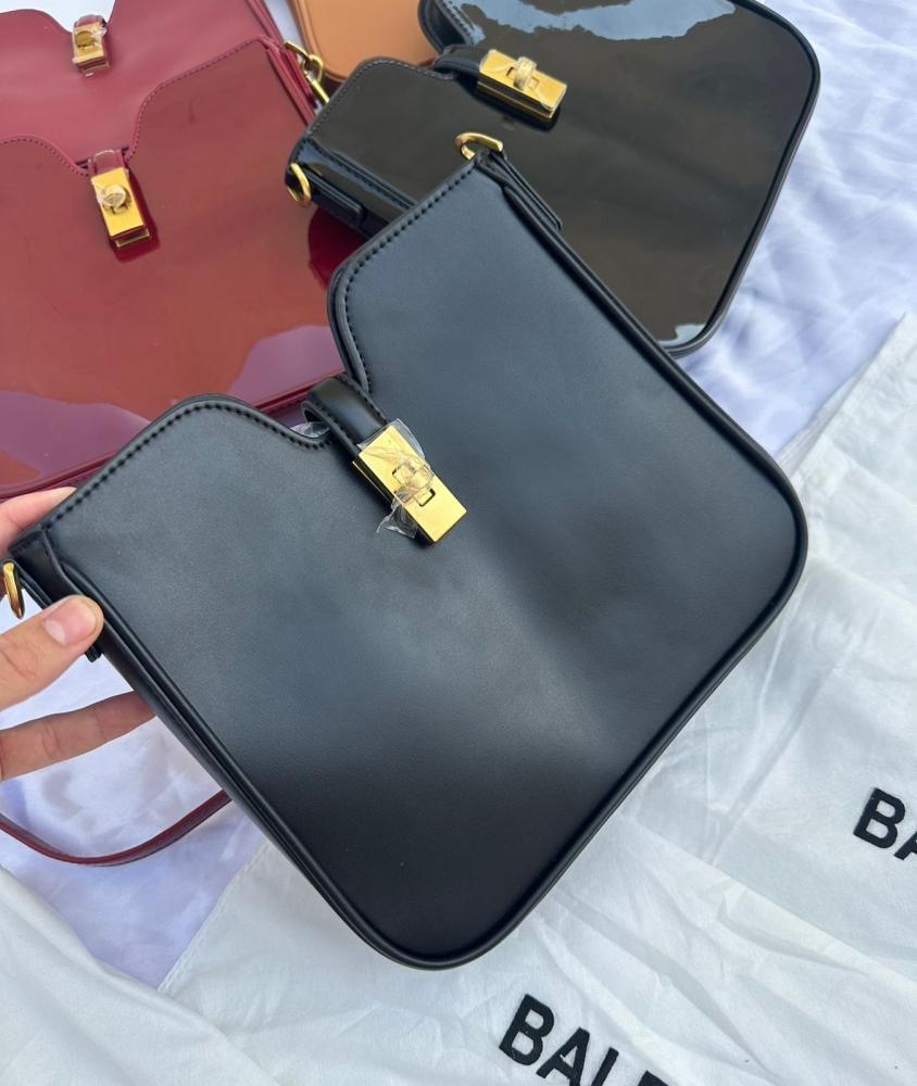 شنطة بالنسياغا