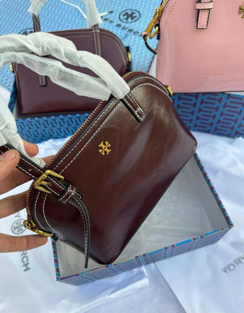 شنطة Tory Burch بتصميم أنيق وعصري